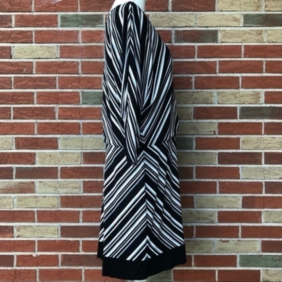 🔥 White House Black Market Striped 3/4 Sleeve Black White Gray Dress - Picture 3 of 8